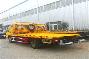 巨鹿附近拖车救援搭电